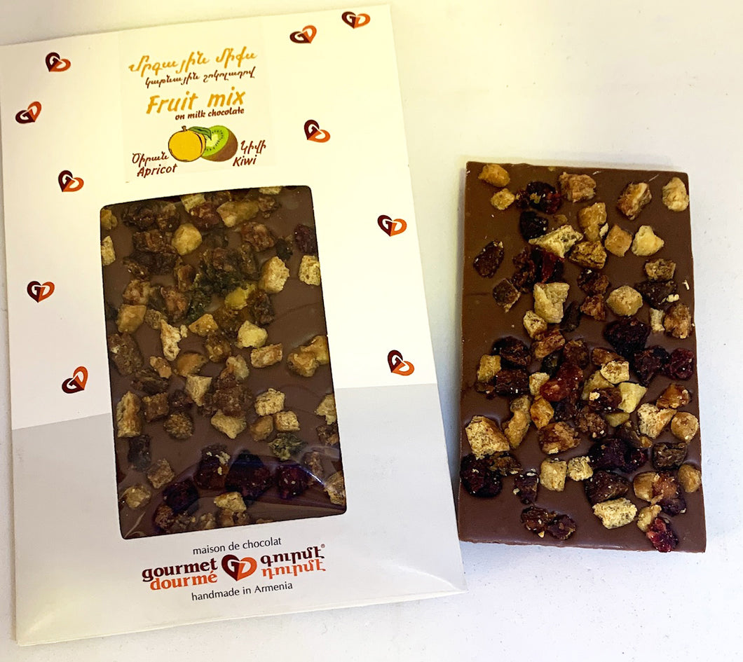 Mini Milk Chocolate Bar with Dried Kiwi and Apricots